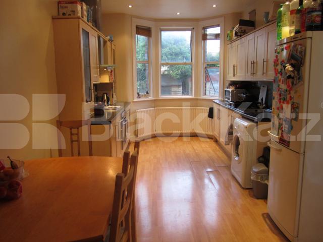 			LET BY BLACK KATZ, 4 Bedroom, 1 bath, 1 reception House			 Keston Road, Turnpike Lane